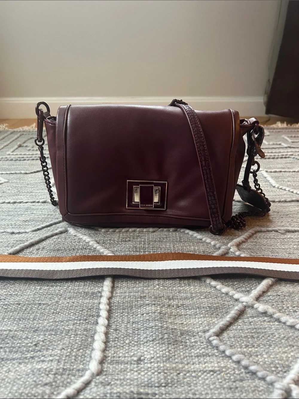 Steve Madden Burgundy Vegan Leather Crossbody/Shoulder Bag w 2 Removable Straps